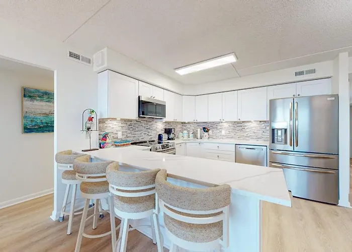 Holiday home Modern Retreat With Balcony Views Pools Gym & Tennis Ocean City