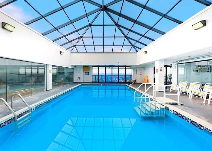 Holiday home Modern Retreat With Balcony Views Pools Gym & Tennis *