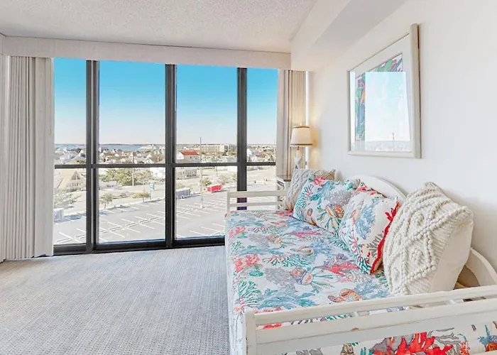 Modern Retreat With Balcony Views Pools Gym & Tennis * Ocean City