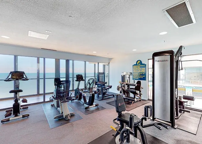 Modern Retreat With Balcony Views Pools Gym & Tennis *