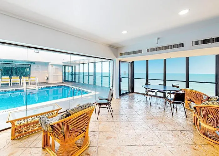 Modern Retreat With Balcony Views Pools Gym & Tennis Holiday home Ocean City