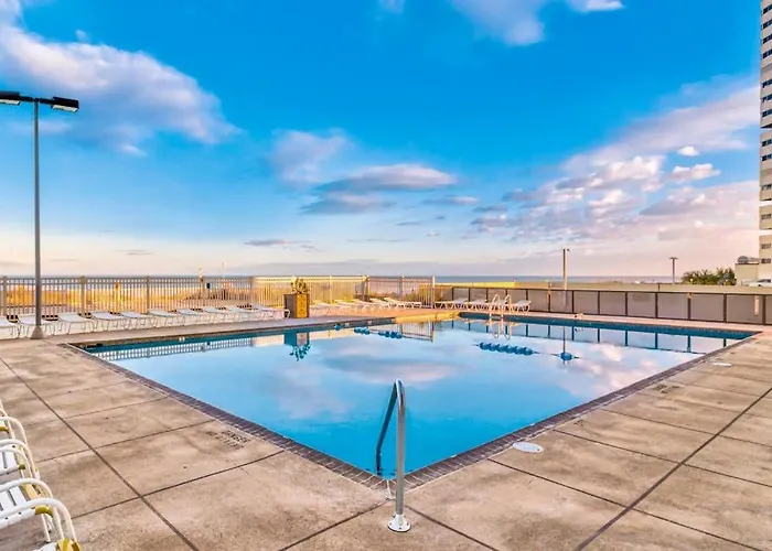 Modern Retreat With Balcony Views Pools Gym & Tennis Holiday home *