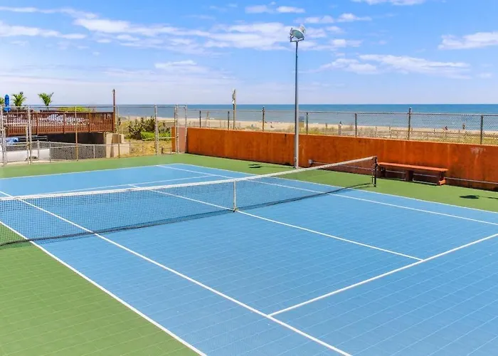 Modern Retreat With Balcony Views Pools Gym & Tennis Holiday home Ocean City